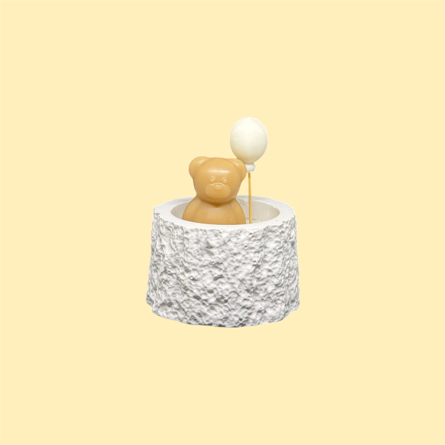 Orsetto in vasetto di gesso a forma di tronco