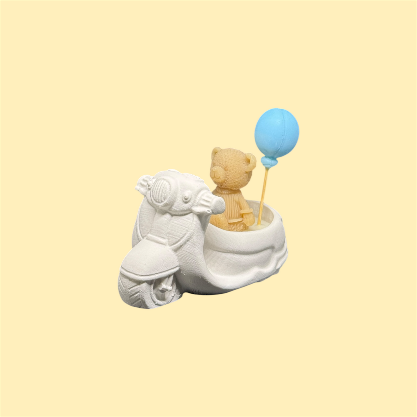 Orsetto in vespa di gesso