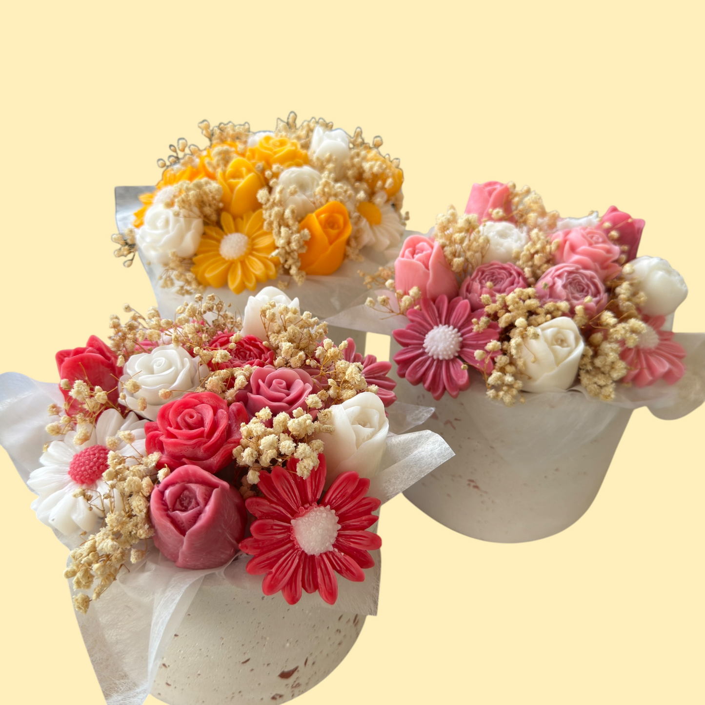 Vaso in gesso con bouquet di cera