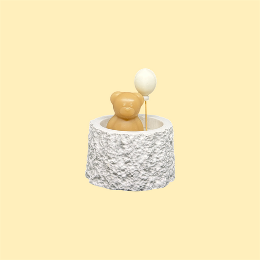 Orsetto in vasetto di gesso a forma di tronco
